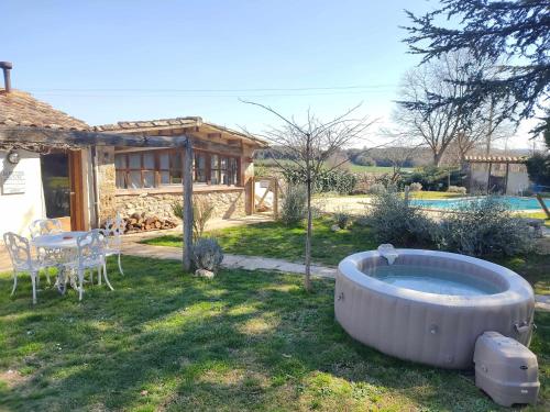 Casita con jacuzzi Rectoria de Dosquers - Maia de Montcal