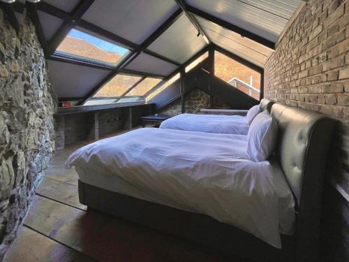 440531564 Brickyard Retreat at Mutianyu Great Wall Adjoin to Mutianyu Great Wall - Room with the View of Great Wall - Free Chinese massage experience - Vehicle Shuttle Service - International Catering - SPA& Nail Beauty Facilities