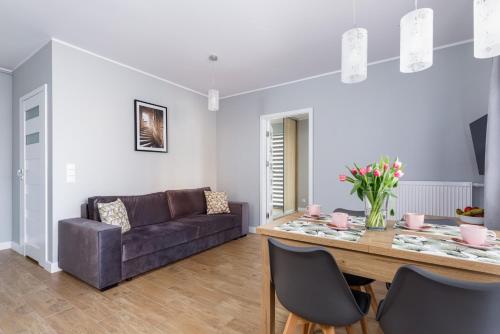 Apartment with Parking 500 m from The Sea by Noclegi Renters