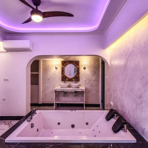 440532022 Panorama Suites & Spa - Adults Only