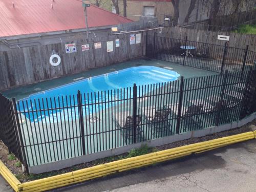 Budget Inn Motel - image 5