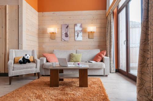 2 bedrooms, 5 beds