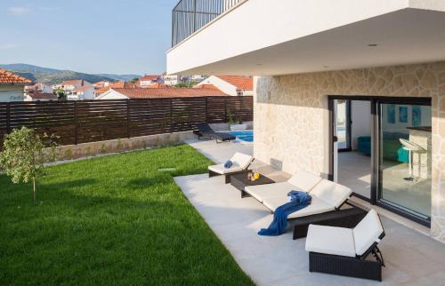 Villa Salt - 10 people, heated pool, Trogir, near beach & Split airport