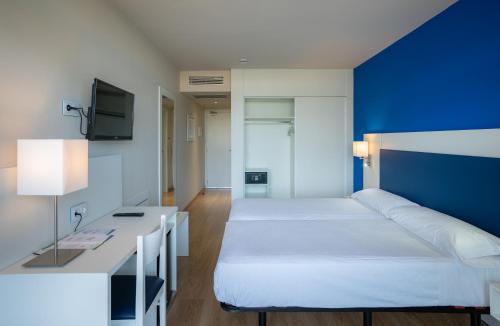 Triple Room (2 Adults + 1 Child)