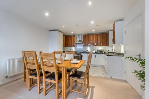 Luxury 2 Bedroom Apartment, Balcony View, Holland Park, Notting Hill, Chelsea, Complimentary Fast WiFi, Tea & Coffee, Londýn (fotografie 9)