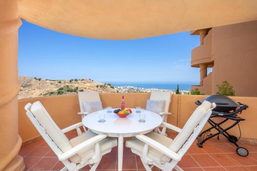 El Porton bright apartment in Calahonda Ref 95