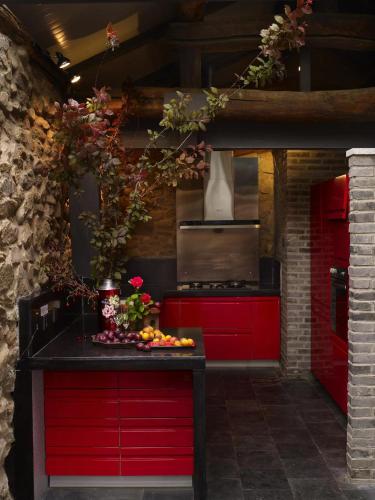 440558862 Brickyard Retreat at Mutianyu Great Wall Adjoin to Mutianyu Great Wall - Room with the View of Great Wall - Free Chinese massage experience - Vehicle Shuttle Service - International Catering - SPA& Nail Beauty Facilities