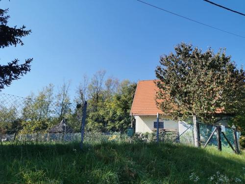 Erdőszélén Házikó Vendégház
