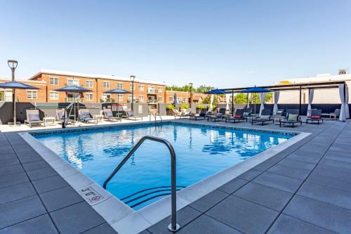 Facilities, Elmhurst 1br w lounge pool gym nr Metra CHI-866 in Elmhurst