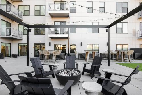 Facilities, Elmhurst 1br w lounge pool gym nr Metra CHI-866 in Elmhurst