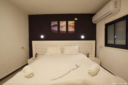 קאסה רויאל - וילה מדהימה עם 7 חדרי שינה, מגלשת מים ובריכה פרטית מחוממת בגליל המערבי