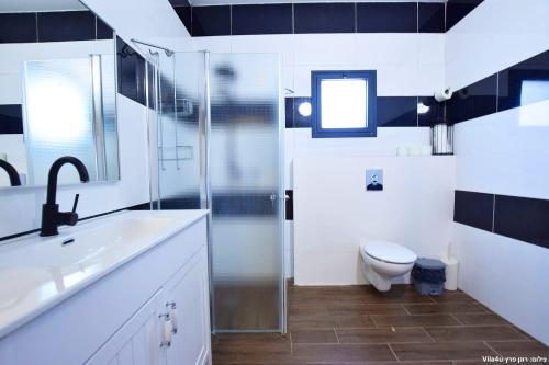 קאסה רויאל - וילה מדהימה עם 7 חדרי שינה, מגלשת מים ובריכה פרטית מחוממת בגליל המערבי
