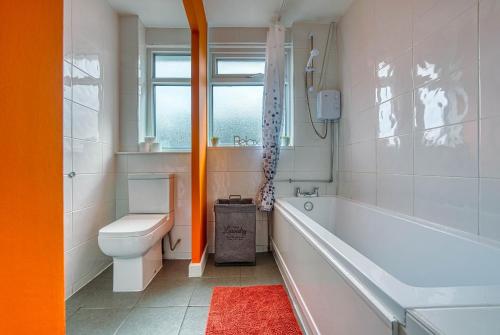 Contractor House near Birmingham City Centre HS2 BCU and ASTON University M6 Motorway Private Garden FREE Superfast WIFI, Birmingham (fotografie 9)