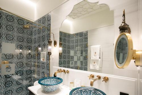 Deluxe Double or Twin Room image 10