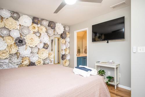 Modern Farmhouse Stay in Decatur in Decatur, USA