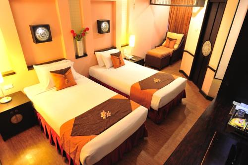 room detail thumbnail 2