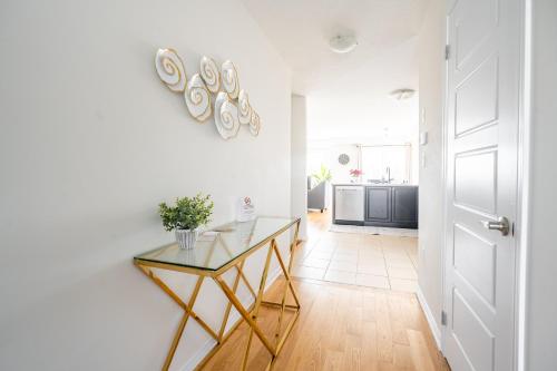 Facilities, New 3BR Townhouse, Minutes to Niagara Falls and Brock University by GLOBALSTAY in Thorold (ON)