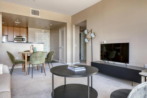 Pasadena 1BR w gym pool nr Colorado Ave LAX-856 in Pasadena, USA