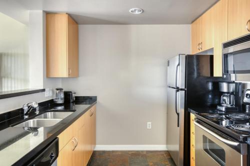 Pasadena 1BR w gym pool nr Colorado Ave LAX-856 in Pasadena, USA