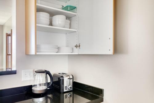 Pasadena 1BR w gym pool nr Colorado Ave LAX-856 in Pasadena, USA