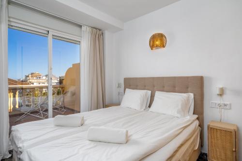 Don Juan apartment with pool in Carvajal by Costarentals - Ref 98