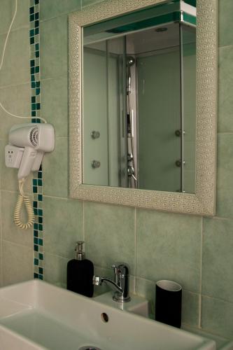 Double Room with Private External Bathroom image 4