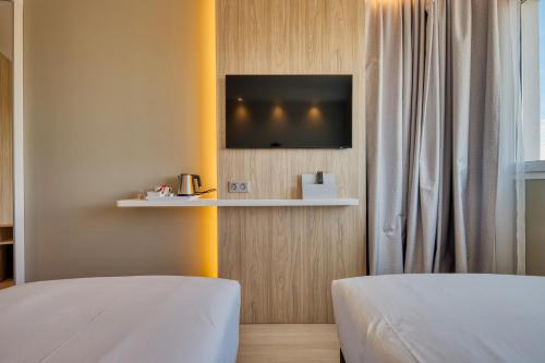 Holiday Inn Express - Madrid - Airport, an IHG Hotel