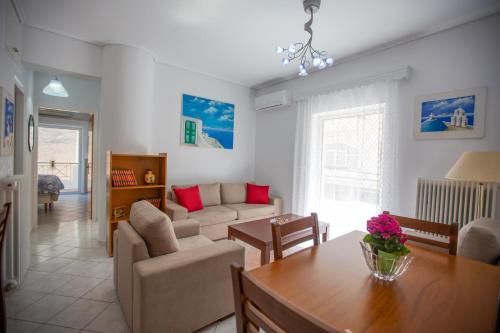 Poly's charming home - City center & near the beach 2bedroom apartment - Location saisonnière - Naupacte