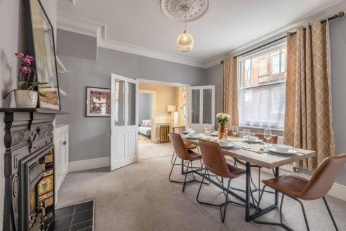 Stylish Home Central Windsor-Walk 2 All The Sights - By Tempstay, Windsor (Foto 2)