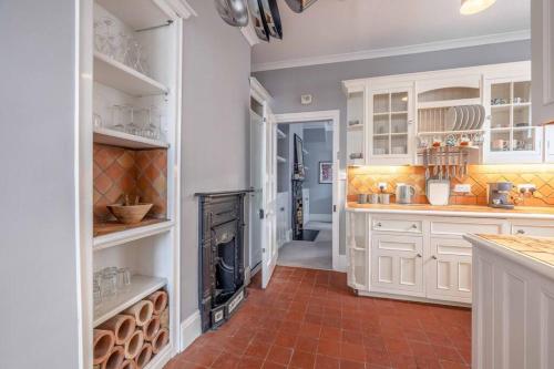 Stylish Home Central Windsor-Walk 2 All The Sights - By Tempstay, Windsor (Foto 4)