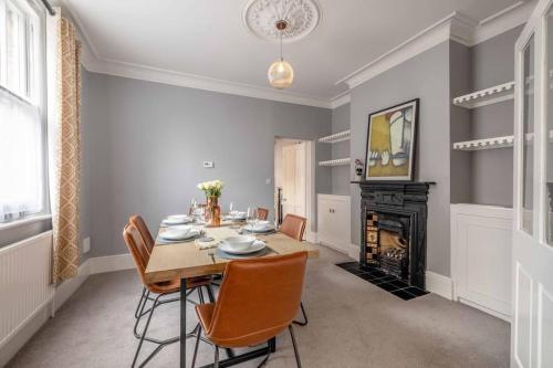 Stylish Home Central Windsor-Walk 2 All The Sights - By Tempstay, Windsor (Foto 7)