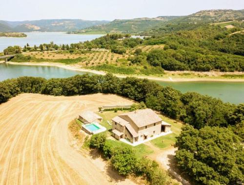 Casale on the lake with sauna and saltwater swimming pool