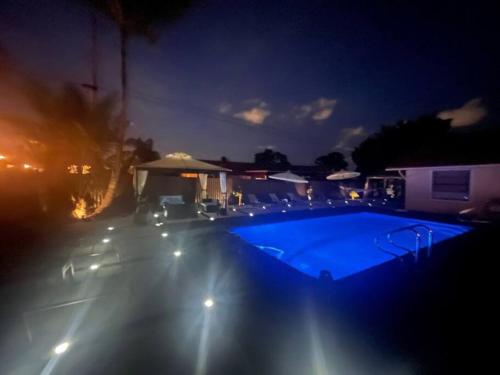 Swimming pool, Sauna & Heated Salt Water Pool Beach House in Lantana (FL)