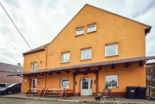 Chaloupka víno sklep U Palečků (Chaloupka vino sklep U Palecku) in Zajeci