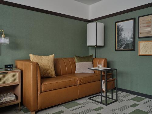 Six South St. Hotel - image 11