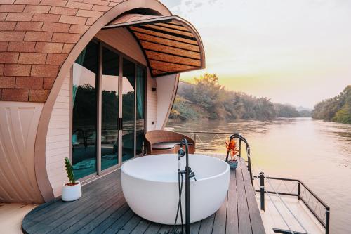 VeeVaree River Kwai Resort in Sai Yok