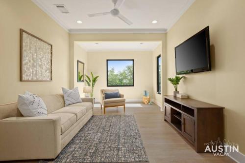 Stunning Two Living Rooms and 3-Room Primary Suite in Austin, USA