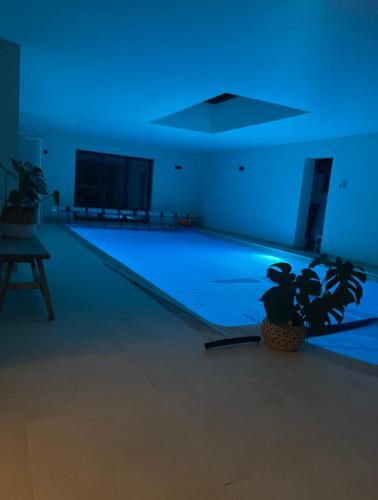GOLF OPEN HOYLAKE 3km Lynwood House heated indoor swimming pool , West Kirby Sleeps 8 in West Kirby