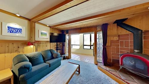 Two Bedroom Condos with Mountain Views at 1849 Condos - image 5