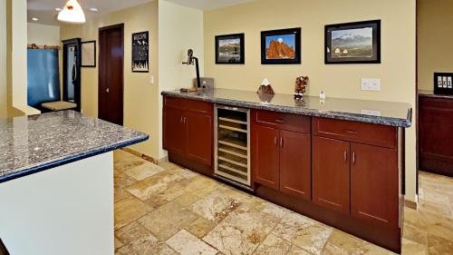 Two Bedroom Condos with Mountain Views at 1849 Condos - image 2