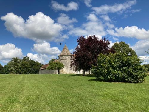 Château de caractère avec piscine au cœur du Périgord vert