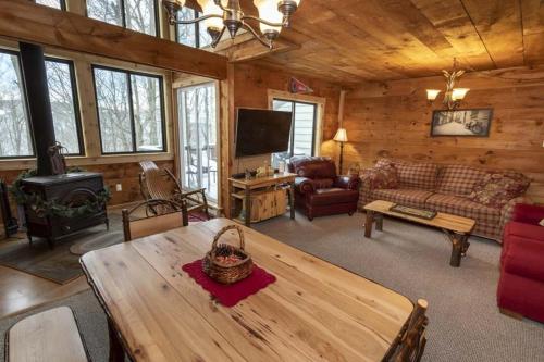 Seven Springs - Swiss Mountain 3 Bedroom Standard Condo, Near Golf Course condo