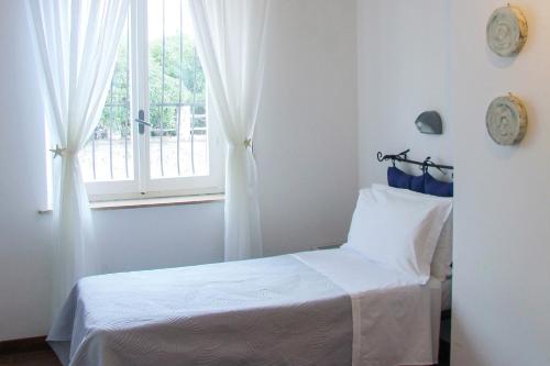 1 queen bed, 1 twin bed
