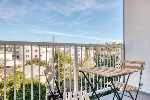 Silverlake 1br w wd roof nr 5 10 freeways LAX-977 in Los Angeles, USA