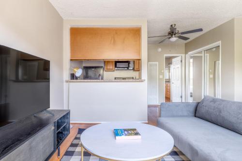 Sherman Oaks 1BR w Gym Pool nr Ventura Blvd LAX-461, Los Angeles (fotografie 2)