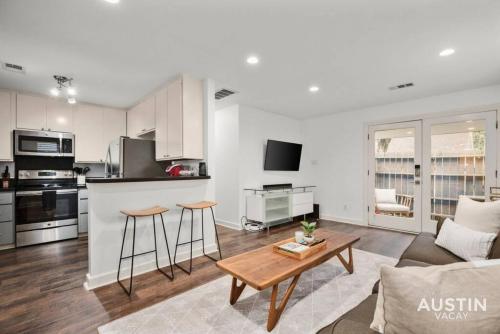 Modern Design in Renovated Apt Near Zilker Park in Austin, USA