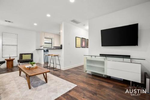 Modern Design in Renovated Apt Near Zilker Park in Austin, USA