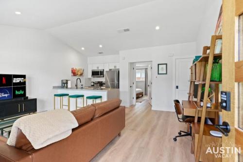 Insta-Ready Apartment in Barton Hills w King Bed in Austin, USA