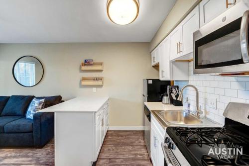 Get Comfy Memory Foam Beds and Tub in Central ATX in Austin, USA