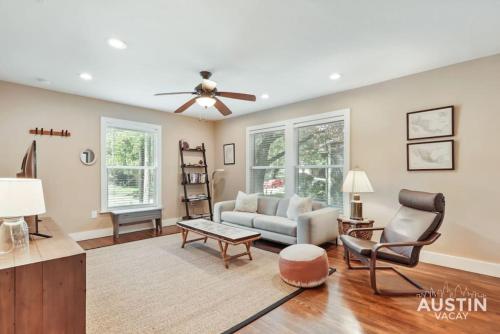 Sizable Screened in Porch w Luxury Kitchen and Bath